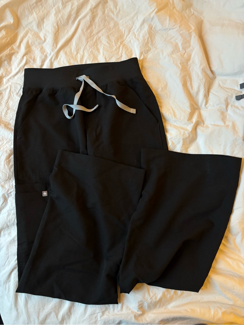 Figs Yola Straight-Leg Scrub Pant - Black with Gray Drawstring - Picture 4 of 4